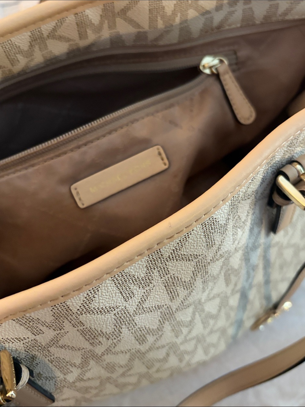Michael Kors vanilla Jet Set Tote MK Logo with Gold Charm purse bag signature - Picture 10 of 11